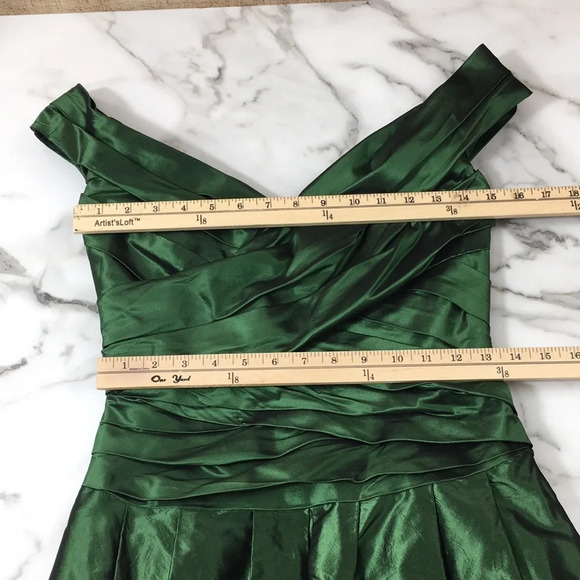 Vera Wang Green Pleated Bandage Wrap Silk Dress Womens 4 Sleeveless Bridesmaid - Picture 11 of 12